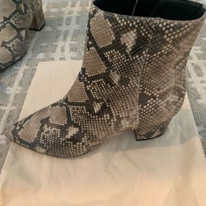 Dolce Vita Bell booties
